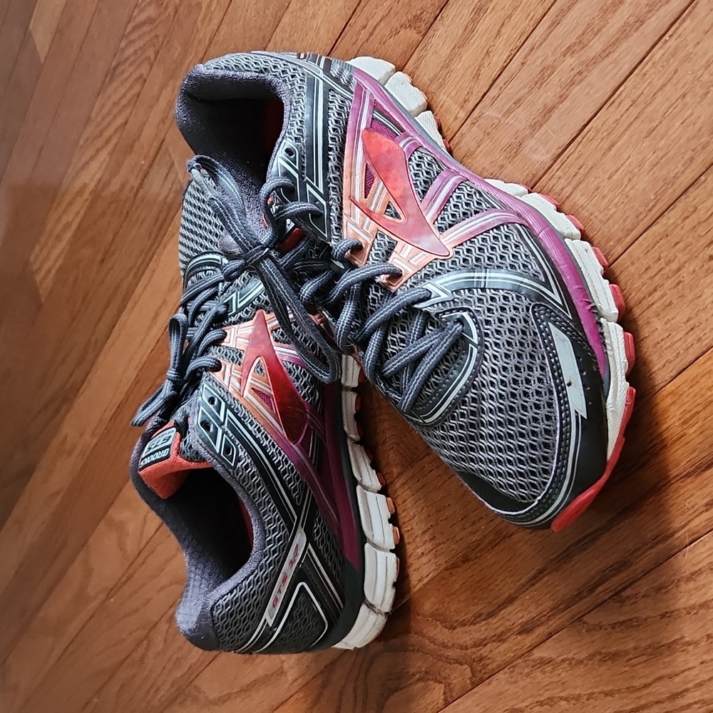 Brooks GTS Seventeen Sneakers